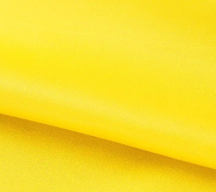 Zlatá zamatová látka: Fúzia luxusu a praktickosti